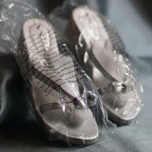 Nina Silver Bow Evening Shoe size 11M